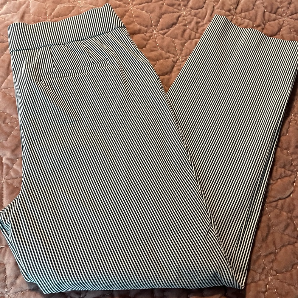 Liz Claiborne ankle pants